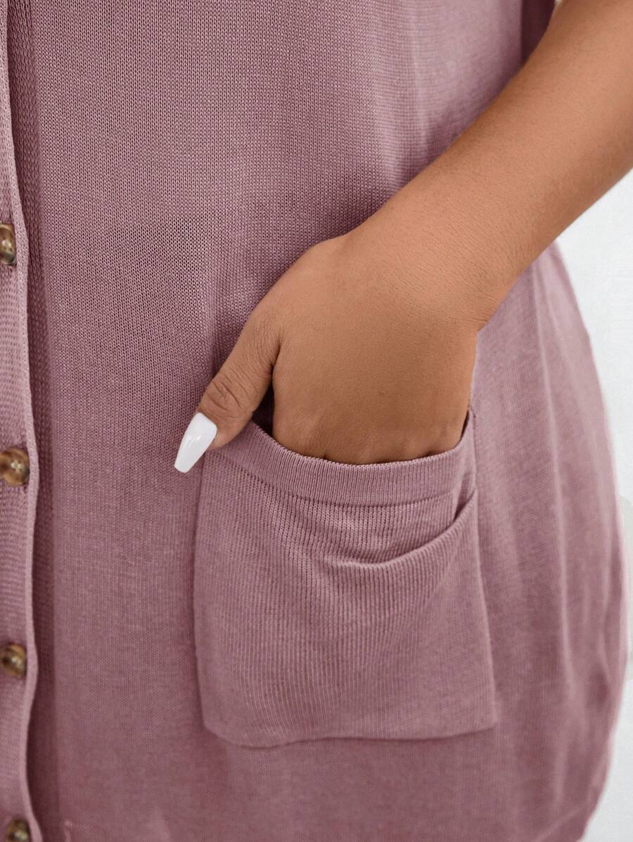 Combine o cardigan de malha com diferentes produções plus size.