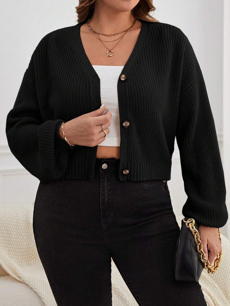 Cardigan feminino Plus Size com manga longa e tecido de elasticidade média. Perfeito para qualquer ocasião.