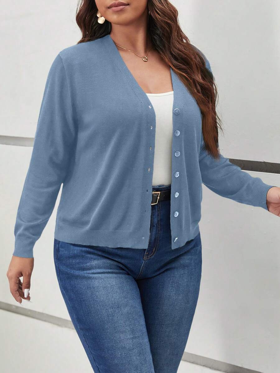 Cardigan Plus Size versátil, manga longa e detalhes em botões. Sofisticação e praticidade para seu guarda-roupa.