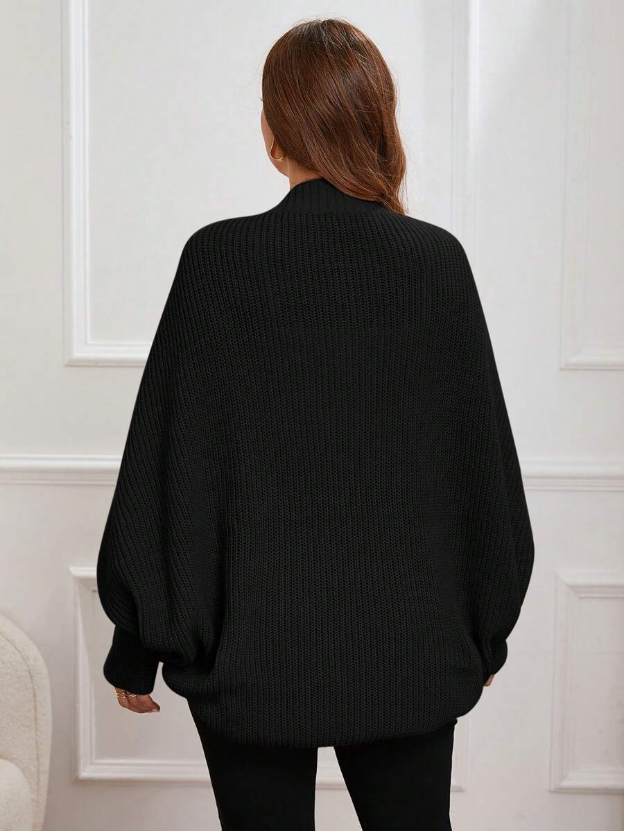 Elegância e praticidade em um cardigan plus size manga morcego. Lã penteada, caimento solto e design versátil para valorizar seus looks.