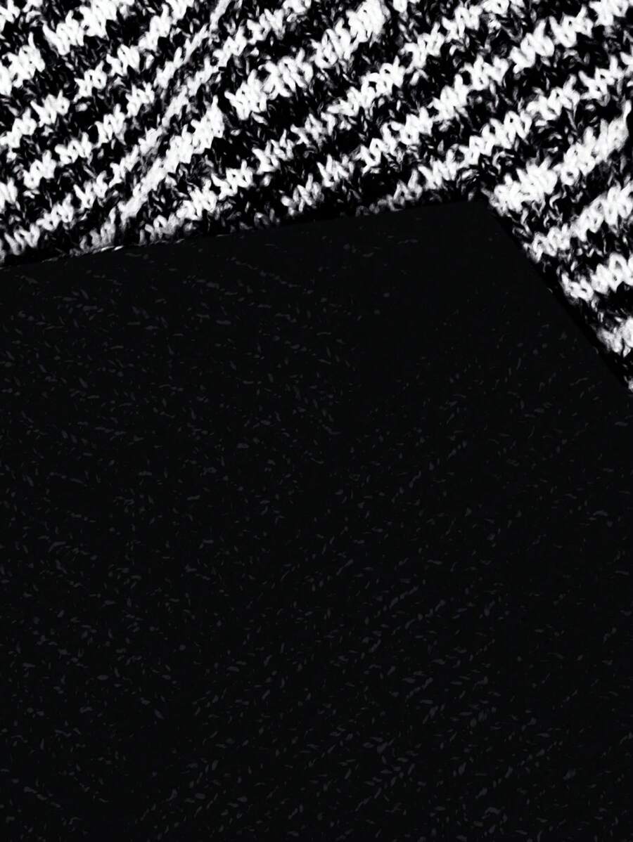 Cardigan preto plus size xadrez com caimento alongador. Perfeito para o dia a dia, trabalho, viagens e momentos casuais.