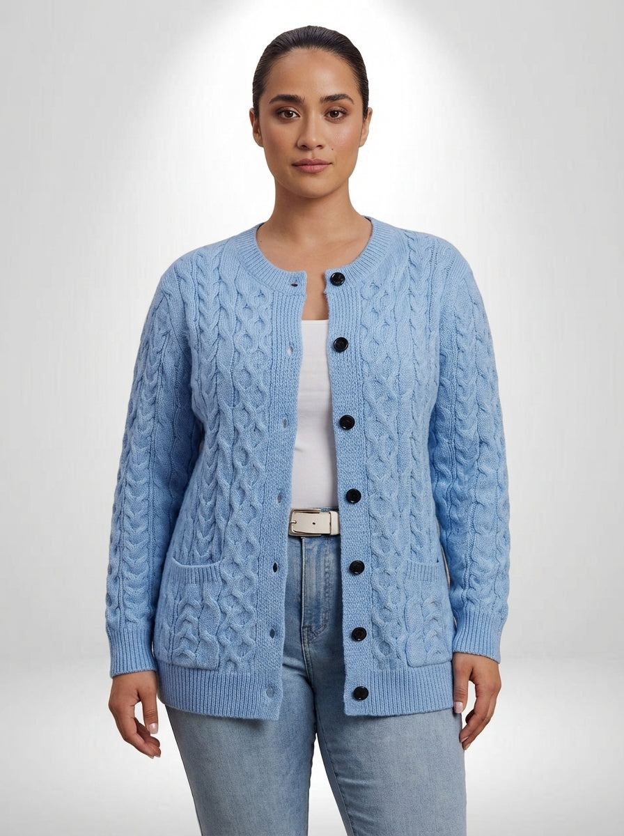 Cardigan plus size azul com bolsos funcionais, comprimento regular e mangas compridas