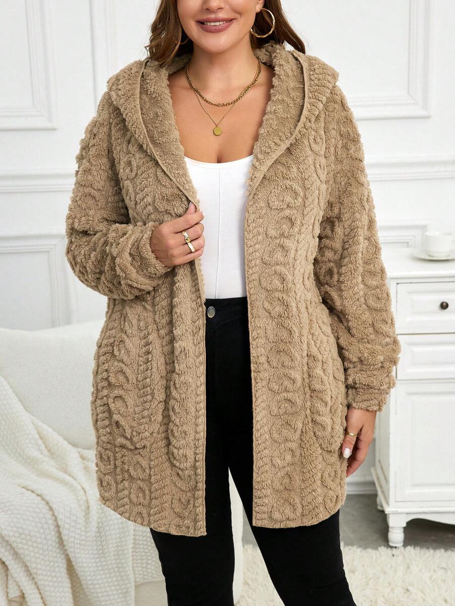 Casaco plus size em flanela macia, estampa coração, manga longa e caimento solto. Conforto e estilo em um só look.