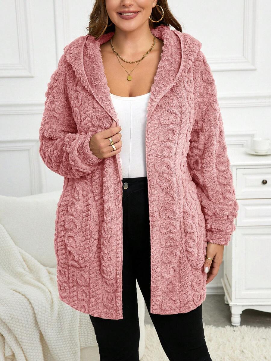 Look casual com casaco solto plus size, manga longa e capuz. Praticidade e estilo com fácil manutenção.