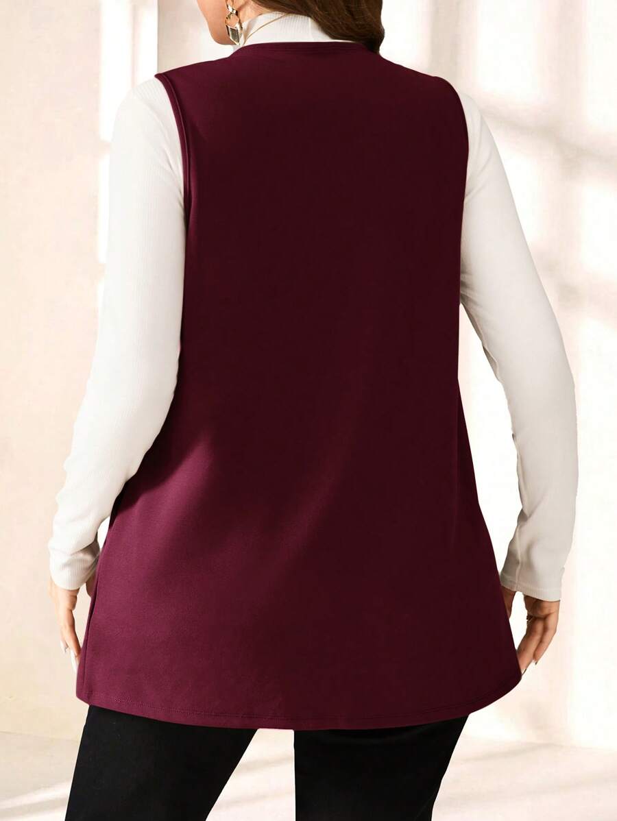 Estilo casual e confortável em colete plus size solto com caimento regular.