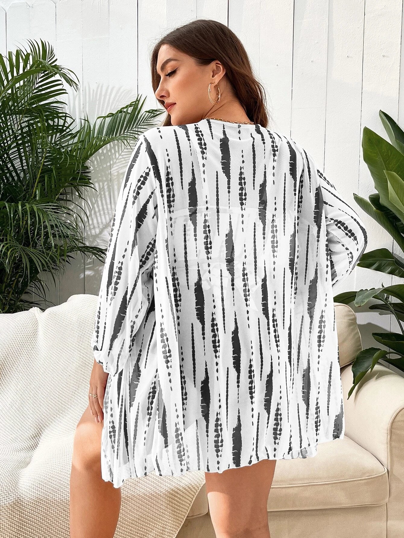 Conjunto Biquíni e Saída de Praia Para Plus Size conforto, sustentação e estilo boho com estampa tie-dye. Modelagem que valoriza suas curvas!
