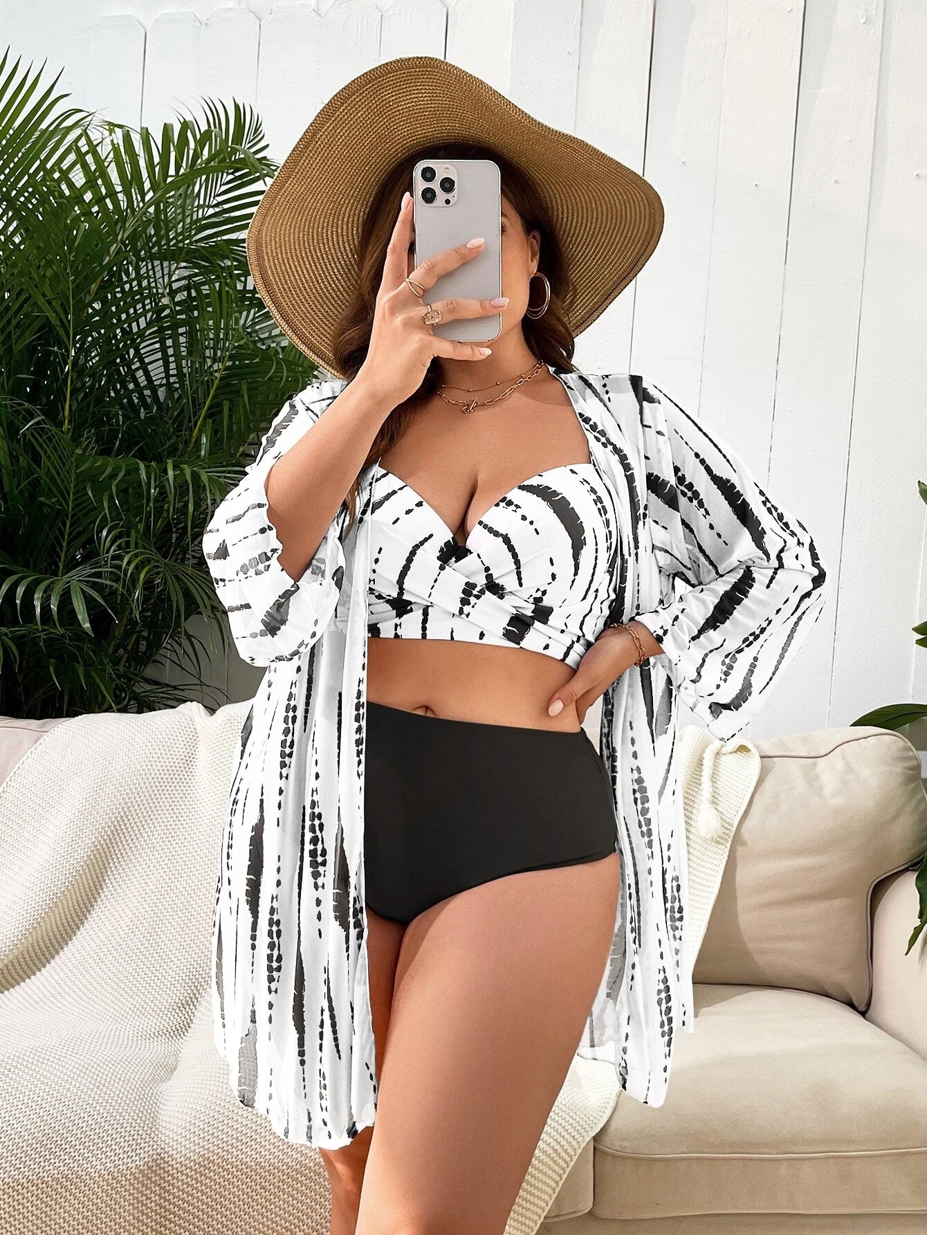 Conjunto Biquíni e Saída de Praia conforto, sustentação e estilo boho com estampa tie-dye. Modelagem que valoriza suas curvas! Compre hoje e garanta Frete Grátis.
