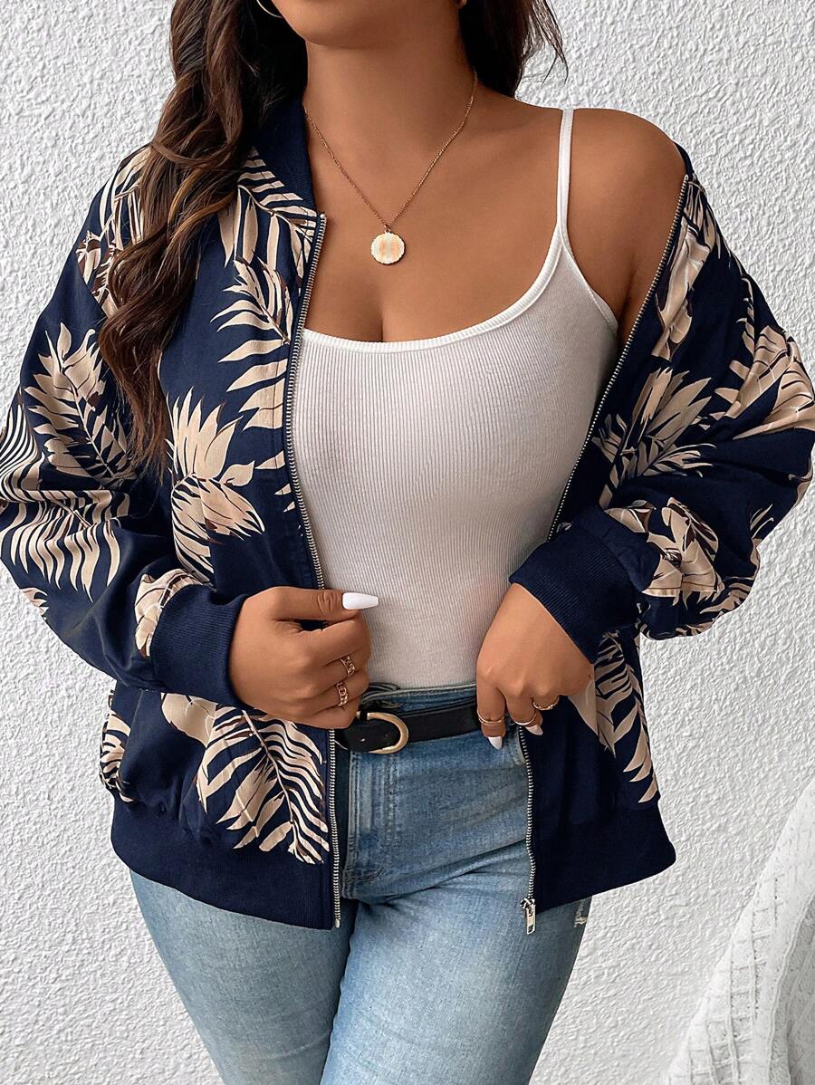Combine estilo e praticidade com a Jaqueta Bomber Azul Plus Size. Design moderno, caimento perfeito e conforto em todas as ocasiões.