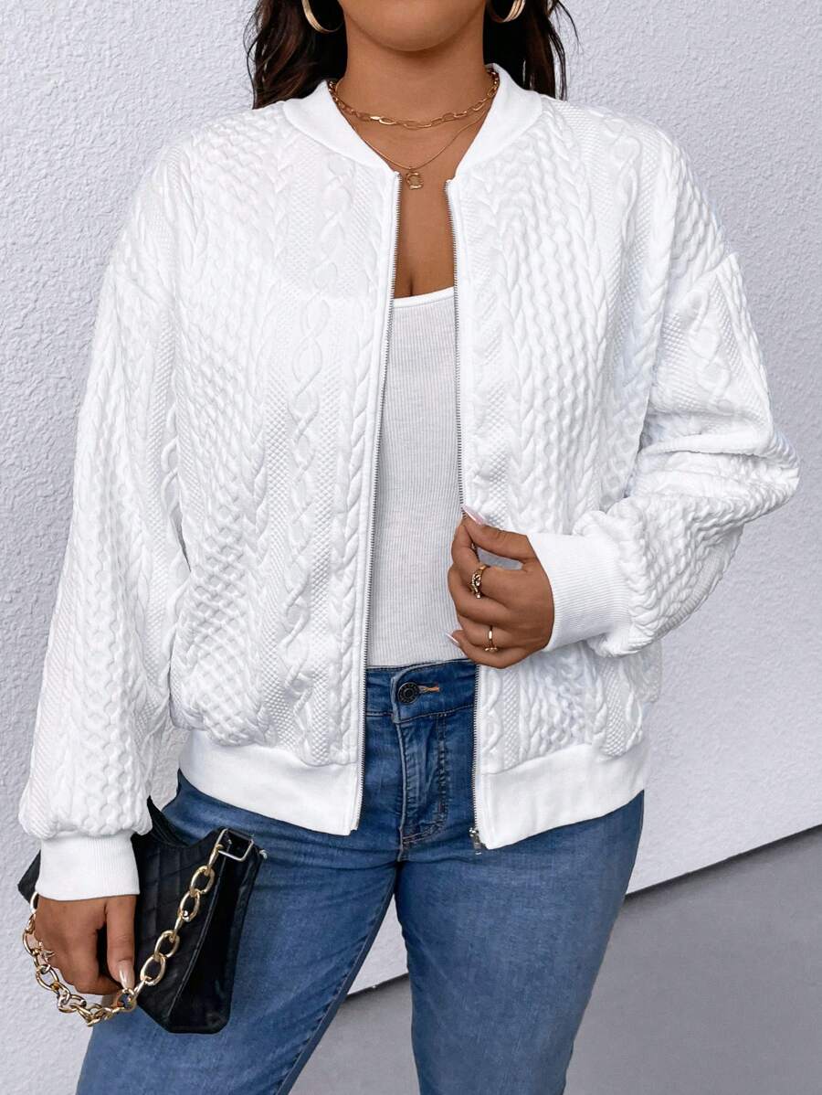 Estilo casual com conforto e caimento perfeito. A jaqueta bomber plus size que valoriza seu look.
