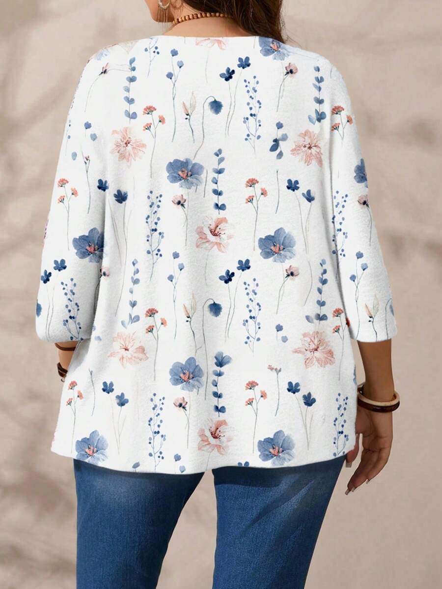 Jaqueta plus size com estampa floral, caimento regular e manga comprida. Toque de estilo único que combina com qualquer ocasião.