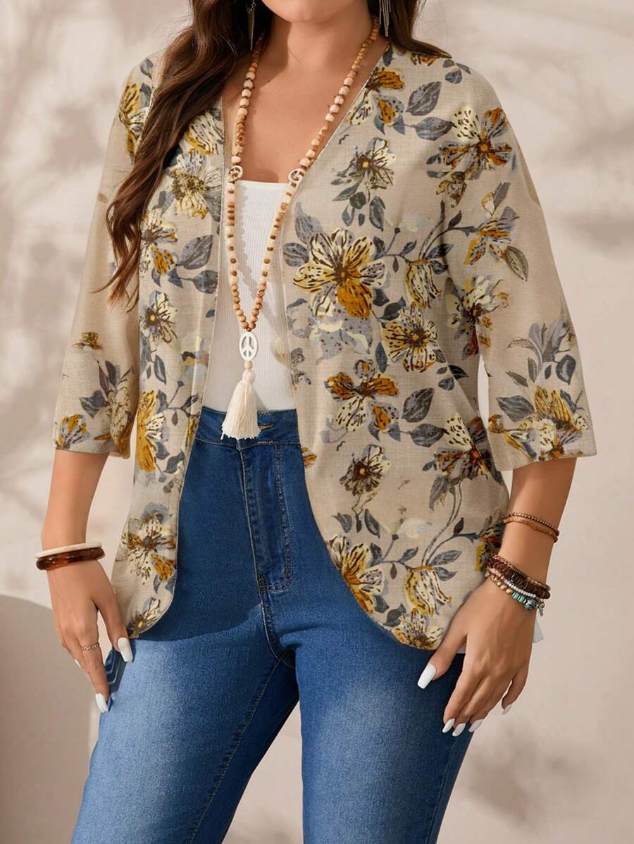 Jaqueta feminina plus size casual com estampa floral. Ideal para passeios, encontros e reuniões, com caimento impecável.