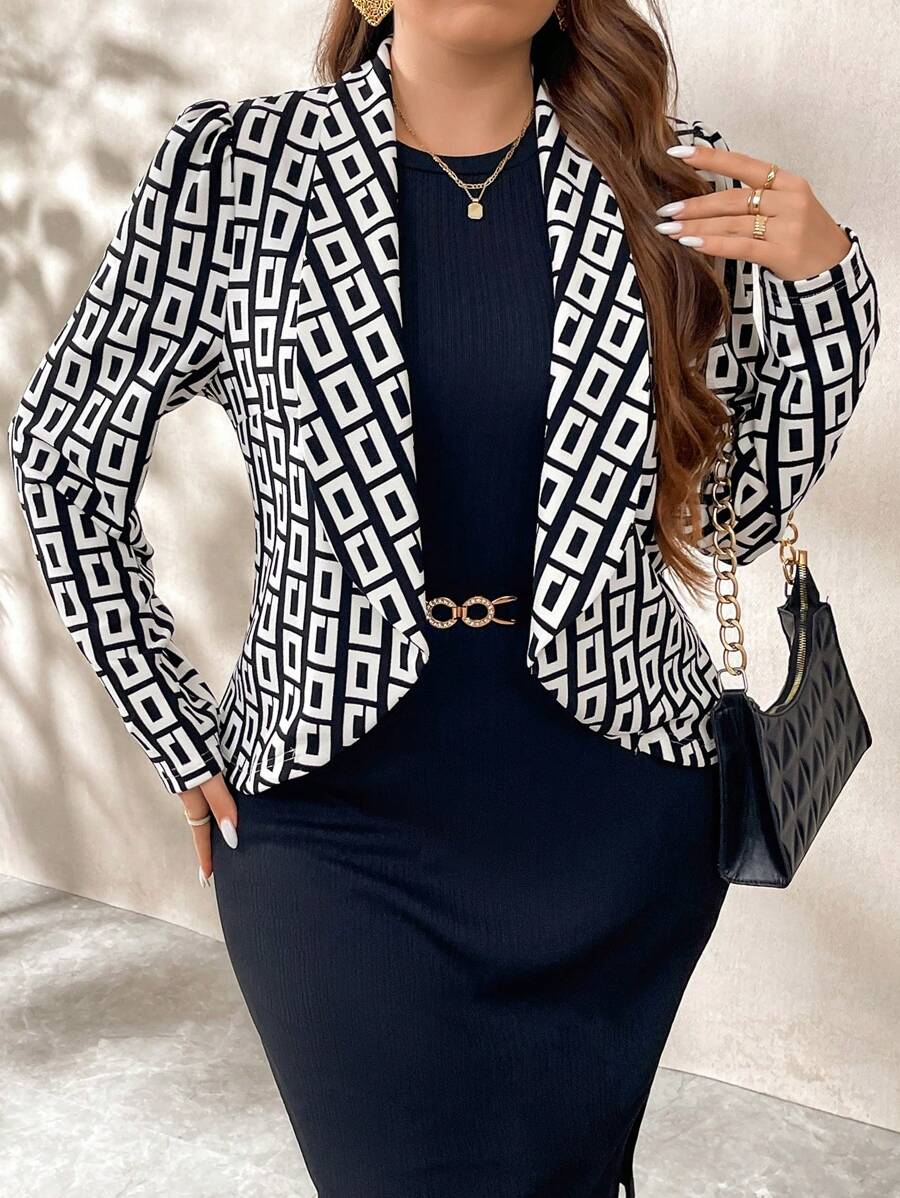 Jaqueta feminina plus size com design assimétrico e manga bufante. Elegância, conforto e versatilidade em uma única peça para o dia a dia ou eventos especiais.