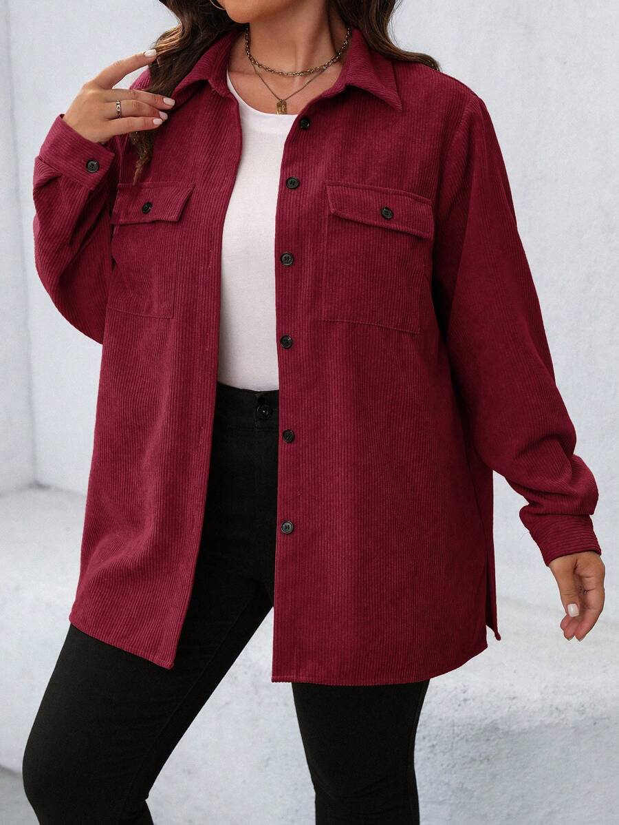 Aposte na versatilidade! Jaqueta Shacket Plus Size com gola lapela, bolsos práticos e caimento perfeito.