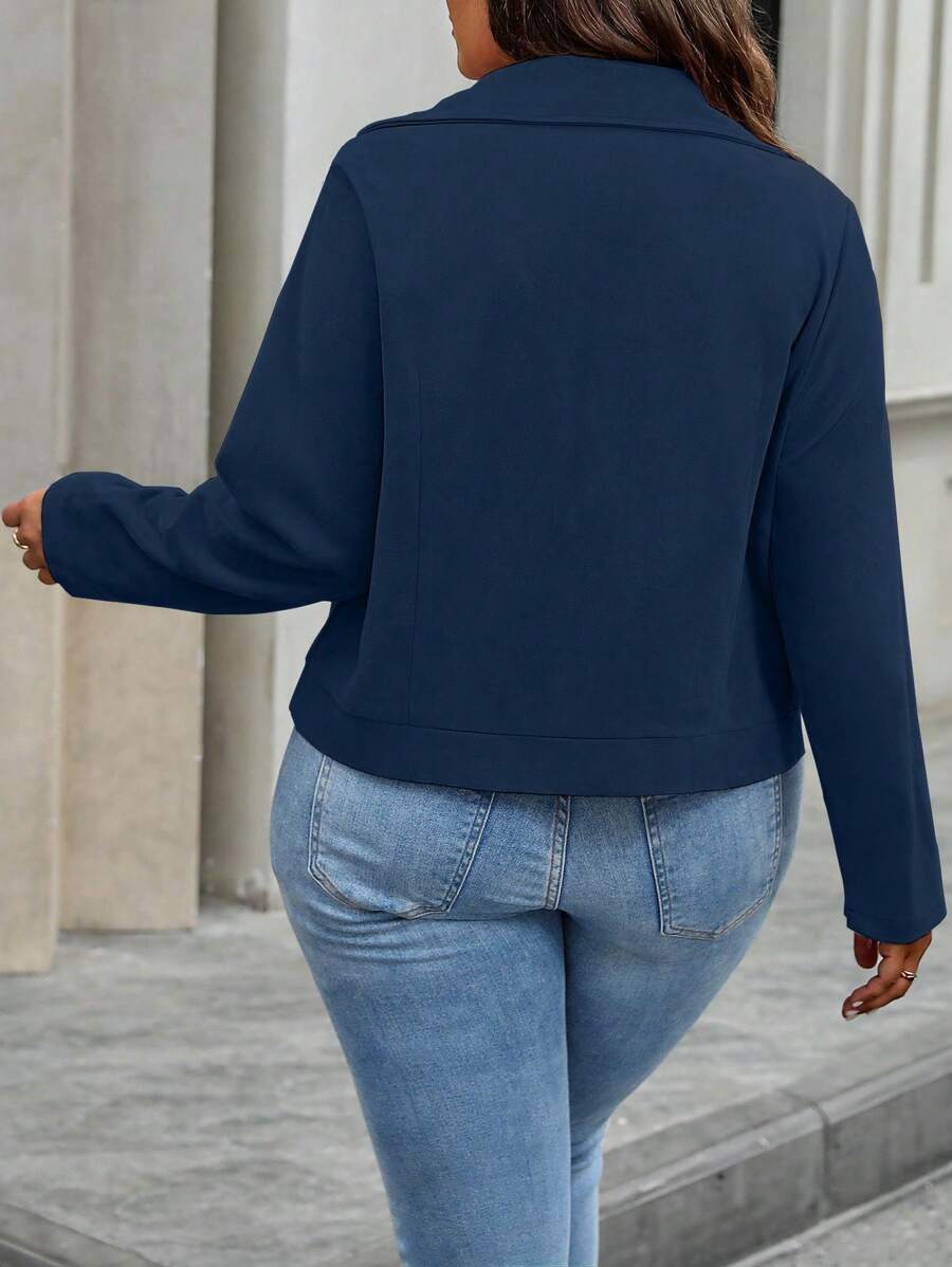 Ideal para moto, trabalho ou passeio: jaqueta feminina plus size com zíper central e ajuste regular.
