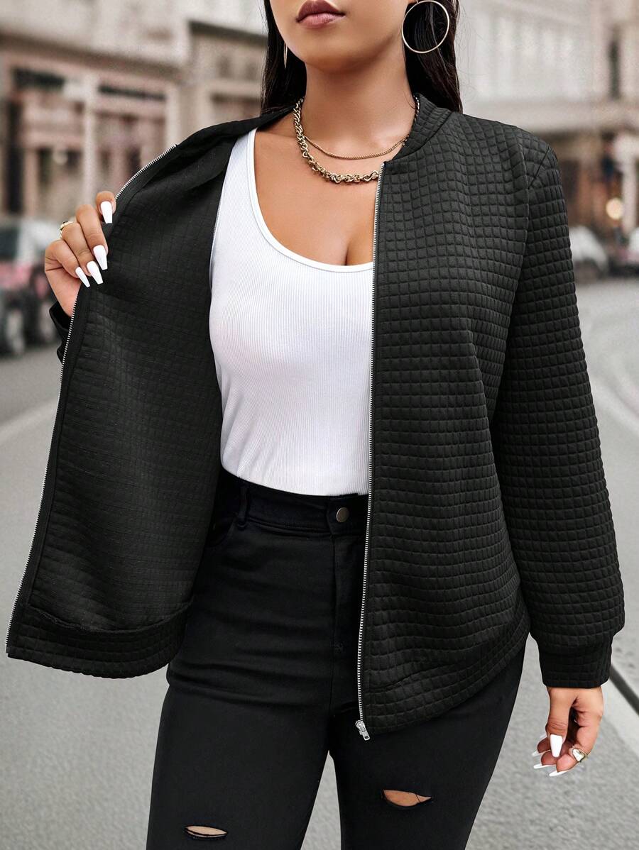 Jaqueta feminina plus size casual em tecido confortável. Perfeita para outono e inverno com muito estilo.