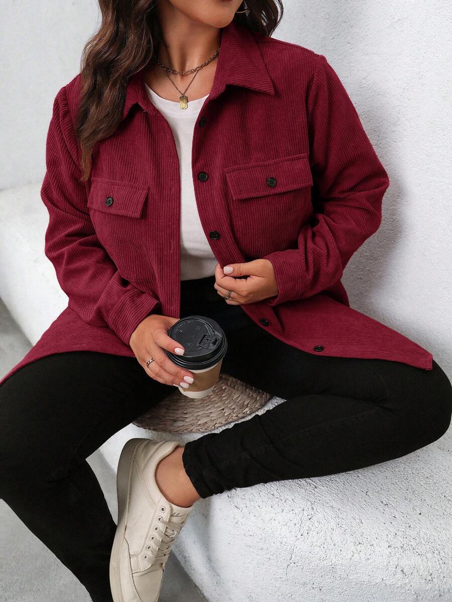 Elegância e conforto no seu guarda-roupa. Jaqueta Plus Size em algodão, manga longa e bolsos para praticidade.