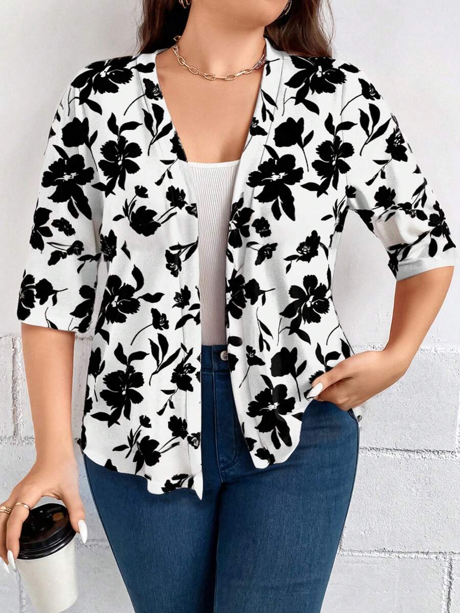 Sofisticação e conforto no dia a dia. Jaqueta plus size floral, gola de xale e caimento que valoriza curvas.