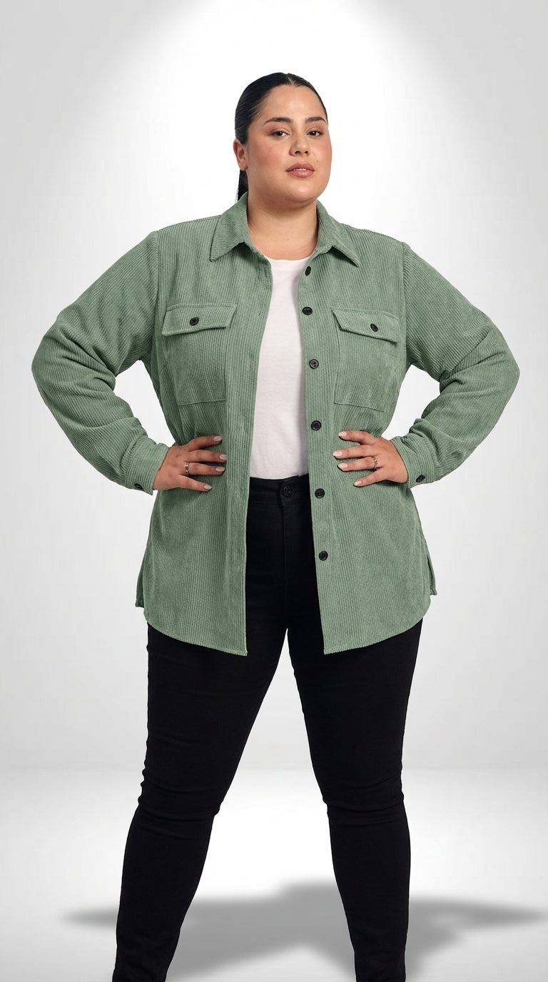Jaqueta shacket plus size em algodão não elástico com bolsos funcionais e comprimento regular