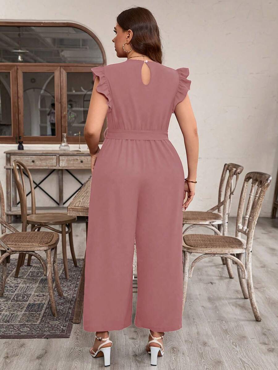 Produza looks sofisticados com macacão Plus Size longo.
