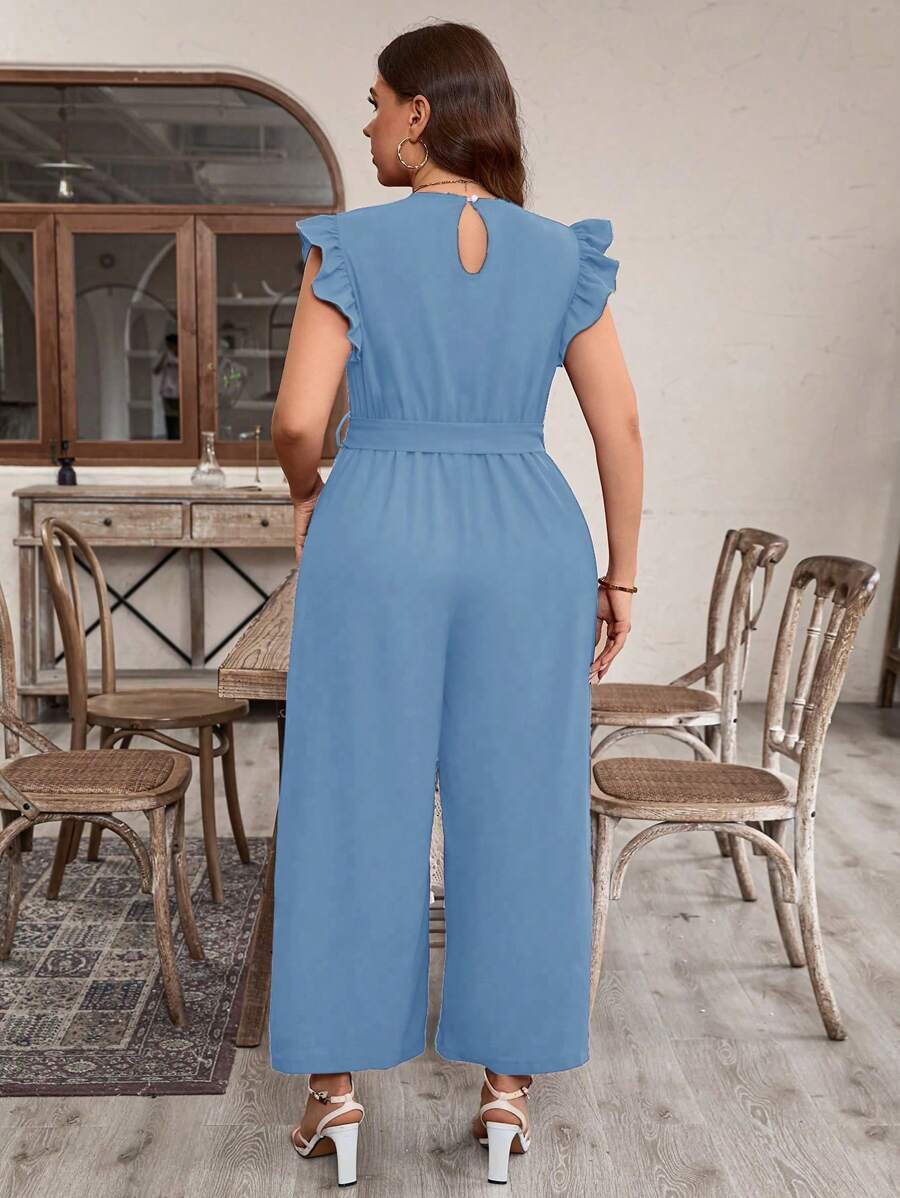 Estilo atemporal em macacão Plus Size com caimento perfeito.