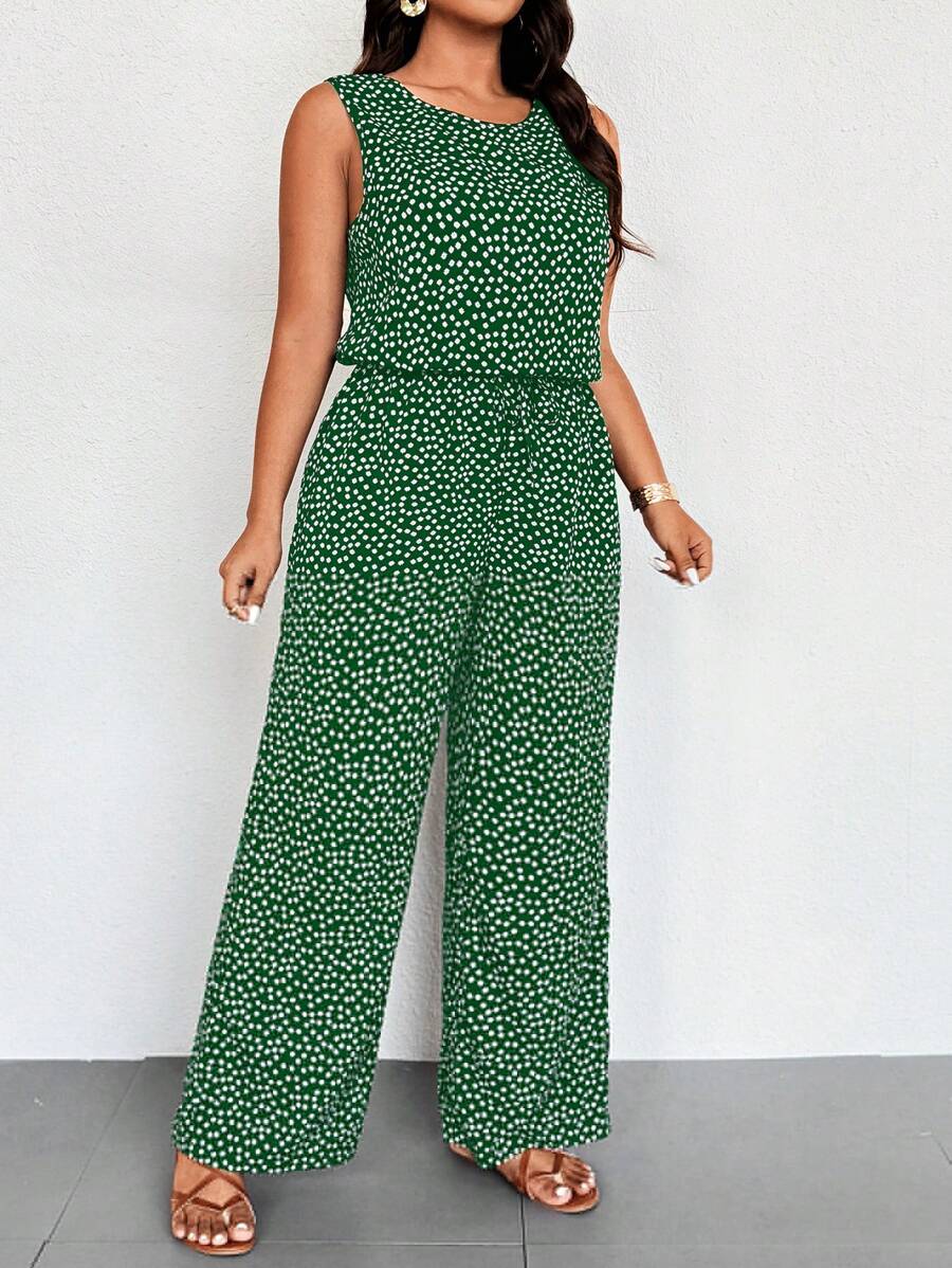 Cintura alta e tecido leve garantem elegância em um look único e prático.