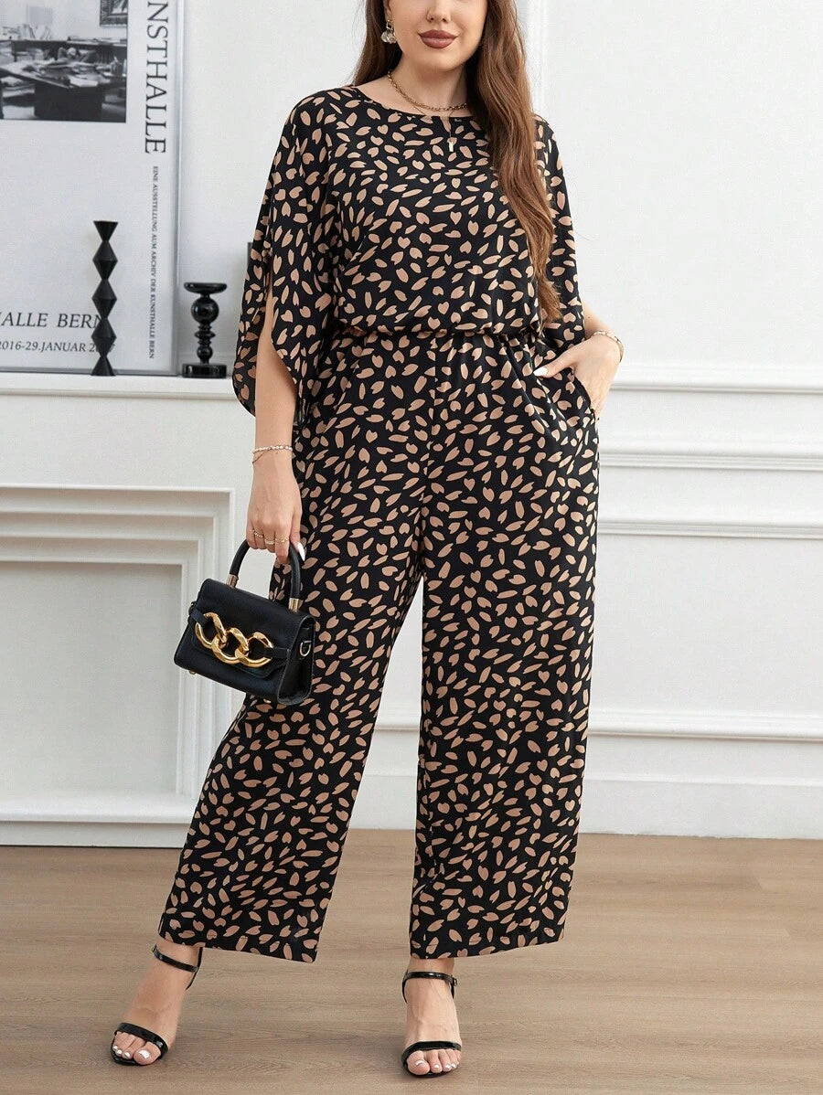 Macacão Plus Size longo com manga dividida, gola redonda e caimento perfeito. Elegância e praticidade para todas as ocasiões.