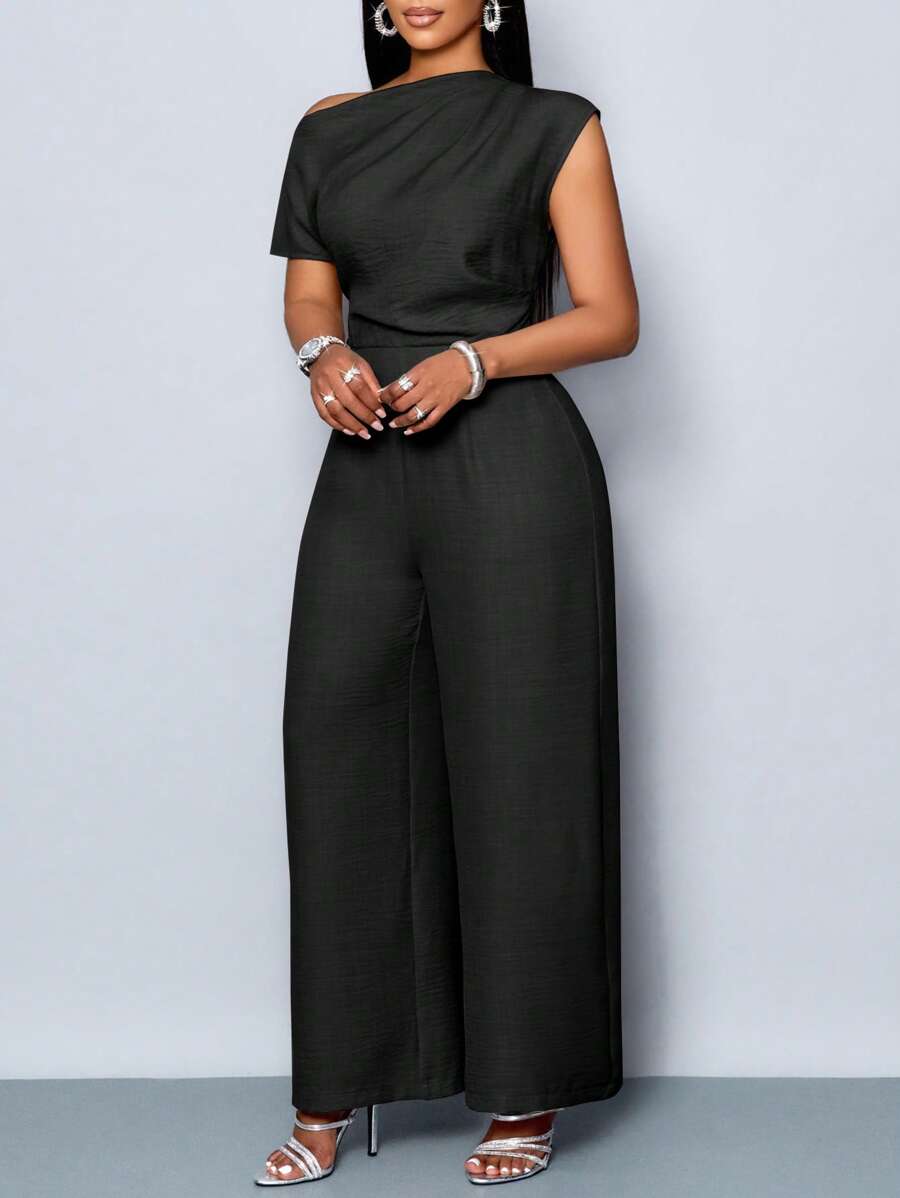 Valorize suas curvas com macacão plus size ombro à mostra, caimento impecável, tecido macio e cintura alta.