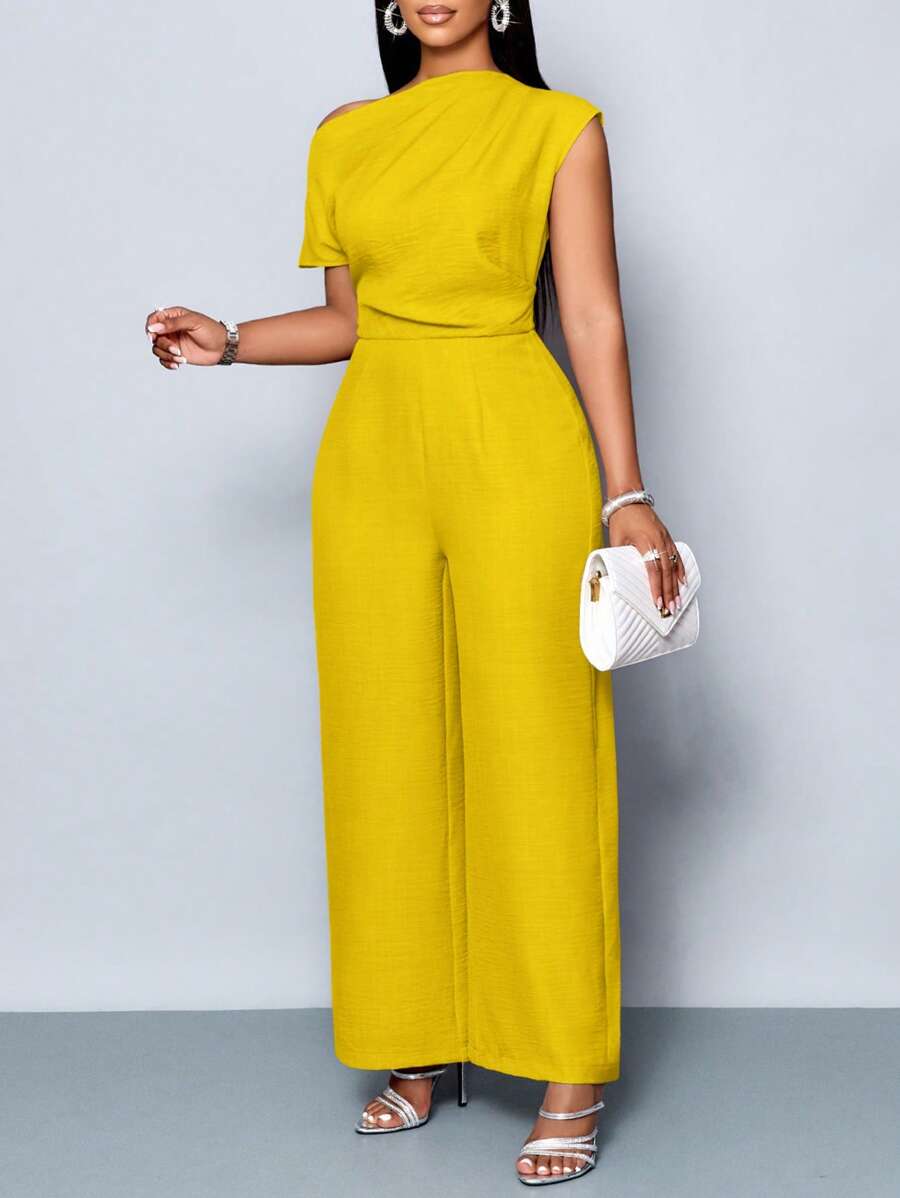 Macacão plus size ombro à mostra, ajuste regular, elegante e confortável, ideal para festas e ocasiões formais.