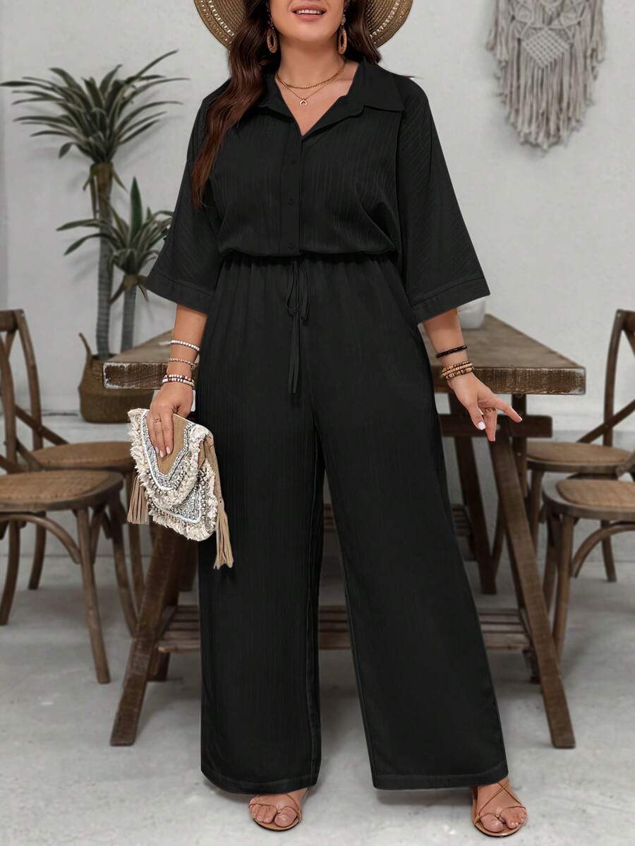 Confortável e moderno, este macacão plus size de malha não elástica valoriza suas curvas e garante liberdade de movimento.