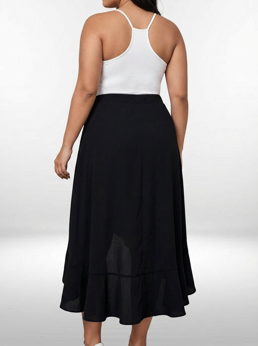 Saia plus size preta com bainha de babados, caimento ajustado e visual casual elegante