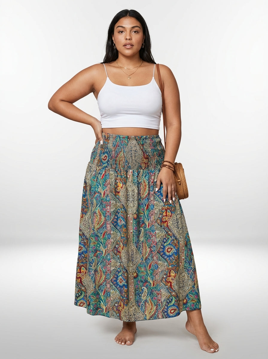 Saia plus size boho com cintura alta, detalhe franzido e estampa paisley em modelagem ampla