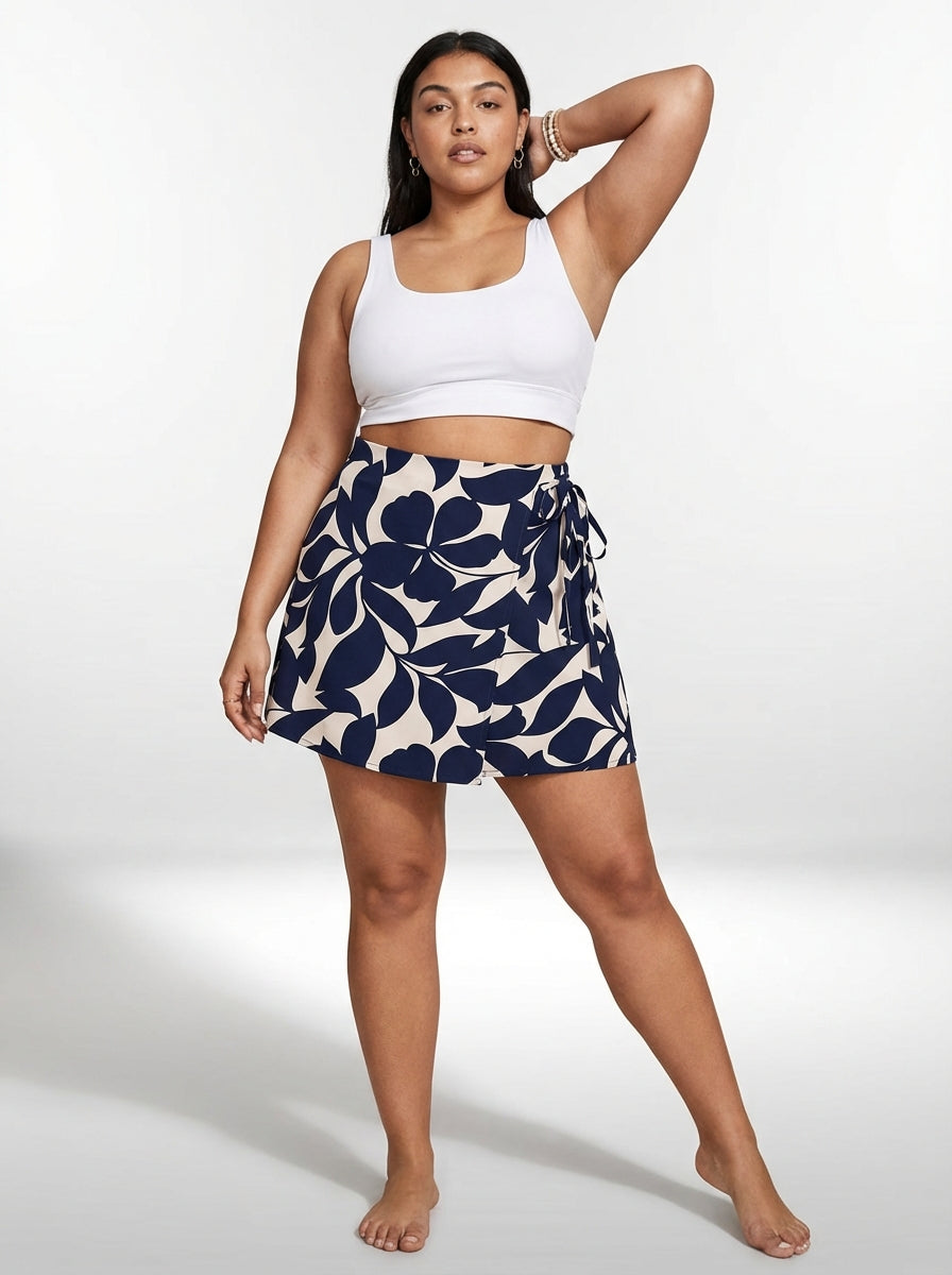 Short Cardacy plus size azul marinho com detalhe de nó, ajuste regular e visual casual para dias quentes