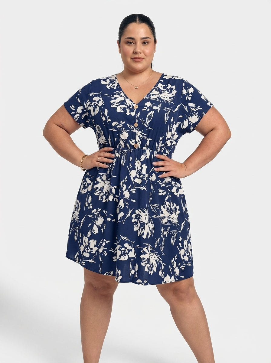 Vestido Flor plus size azul marinho com estampa floral e de plantas, modelagem em A e cintura alta