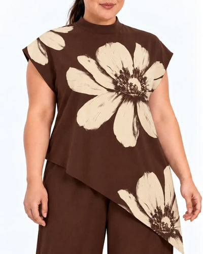 Blusa Plus Size Floral com Gola Alta e Barra Assimétrica